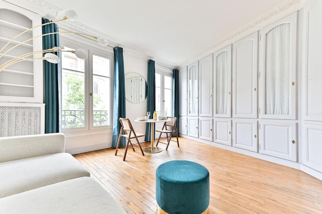 Apartment Haussmannien Lumineux Et